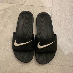 NIKE SLIDES